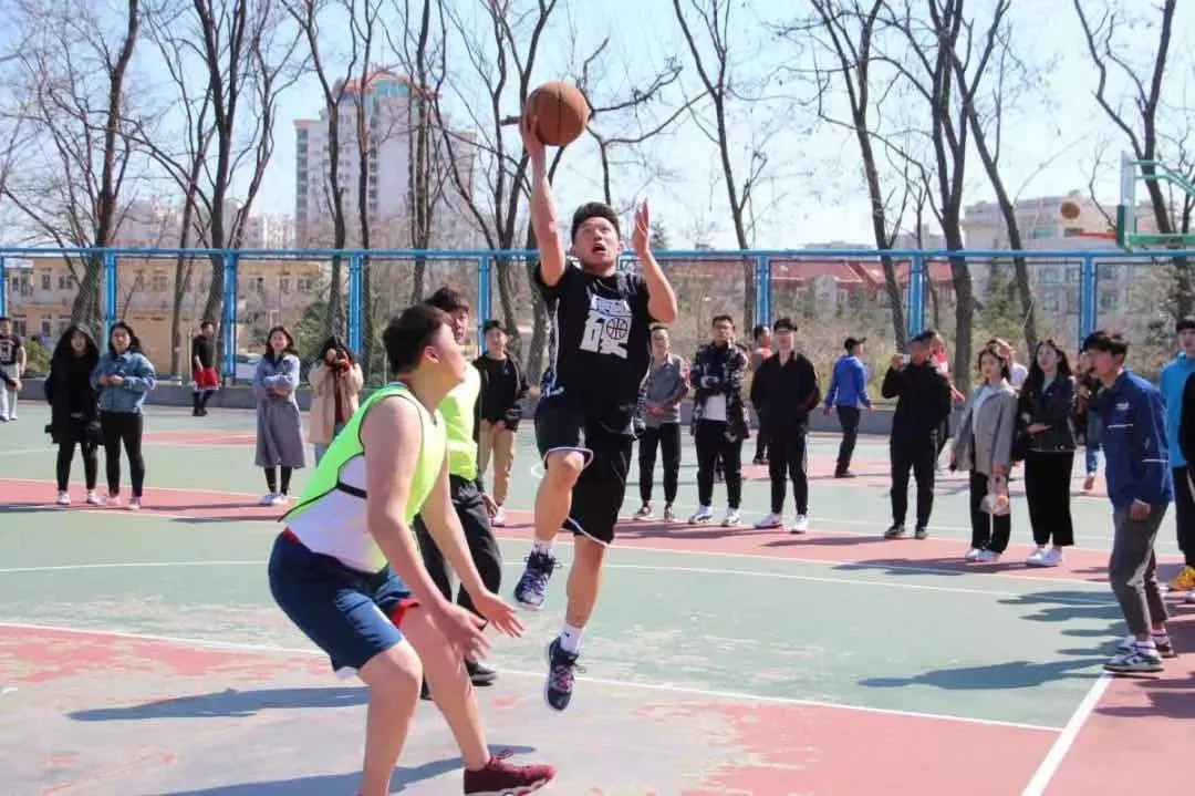 1,获取线上报名表及"3v3篮球赛"具体比赛规则点击